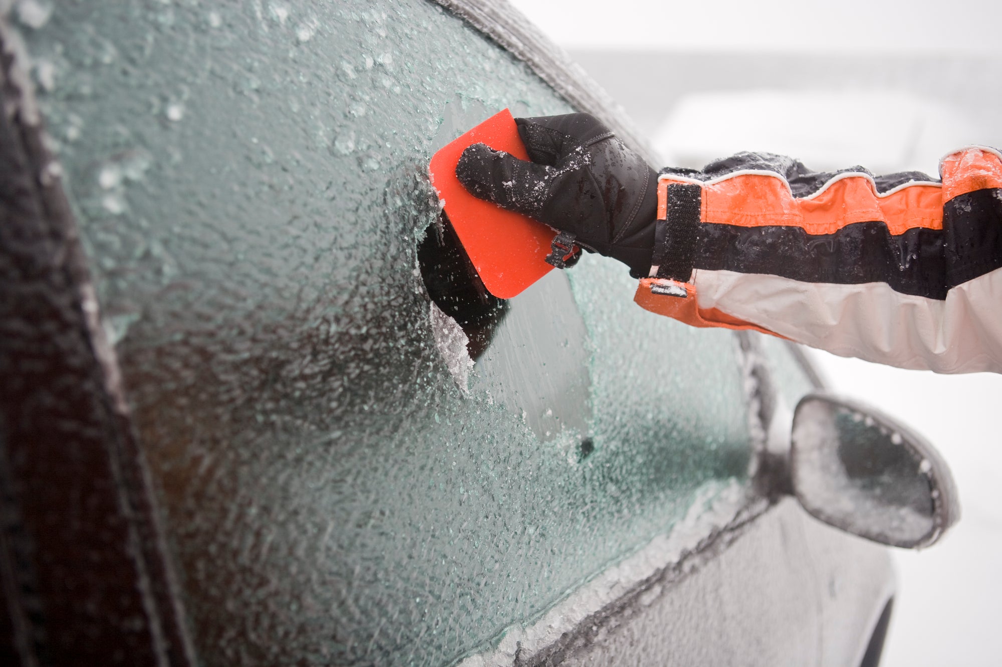 Here’s how you can keep your windshield from cracking this winter